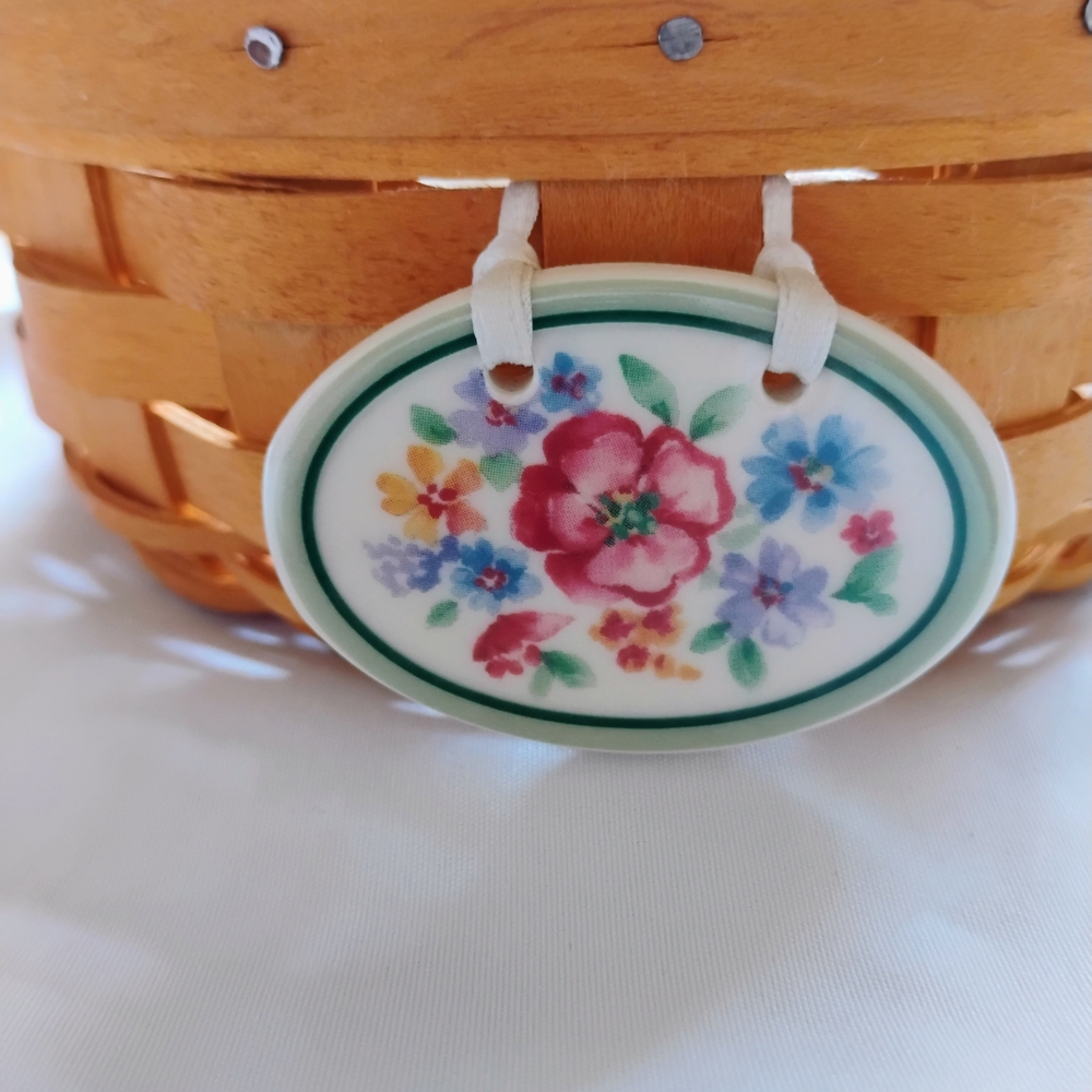 Longaberger Yellow Basket with Floral Liner - Picture 9 of 16